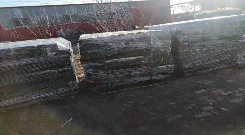 球磨機設備用途不同使用的橡膠襯板及介質也不同